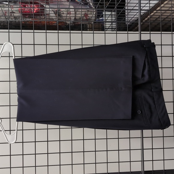 Modern fit, plain front, straight leg - Picture 1 of 3